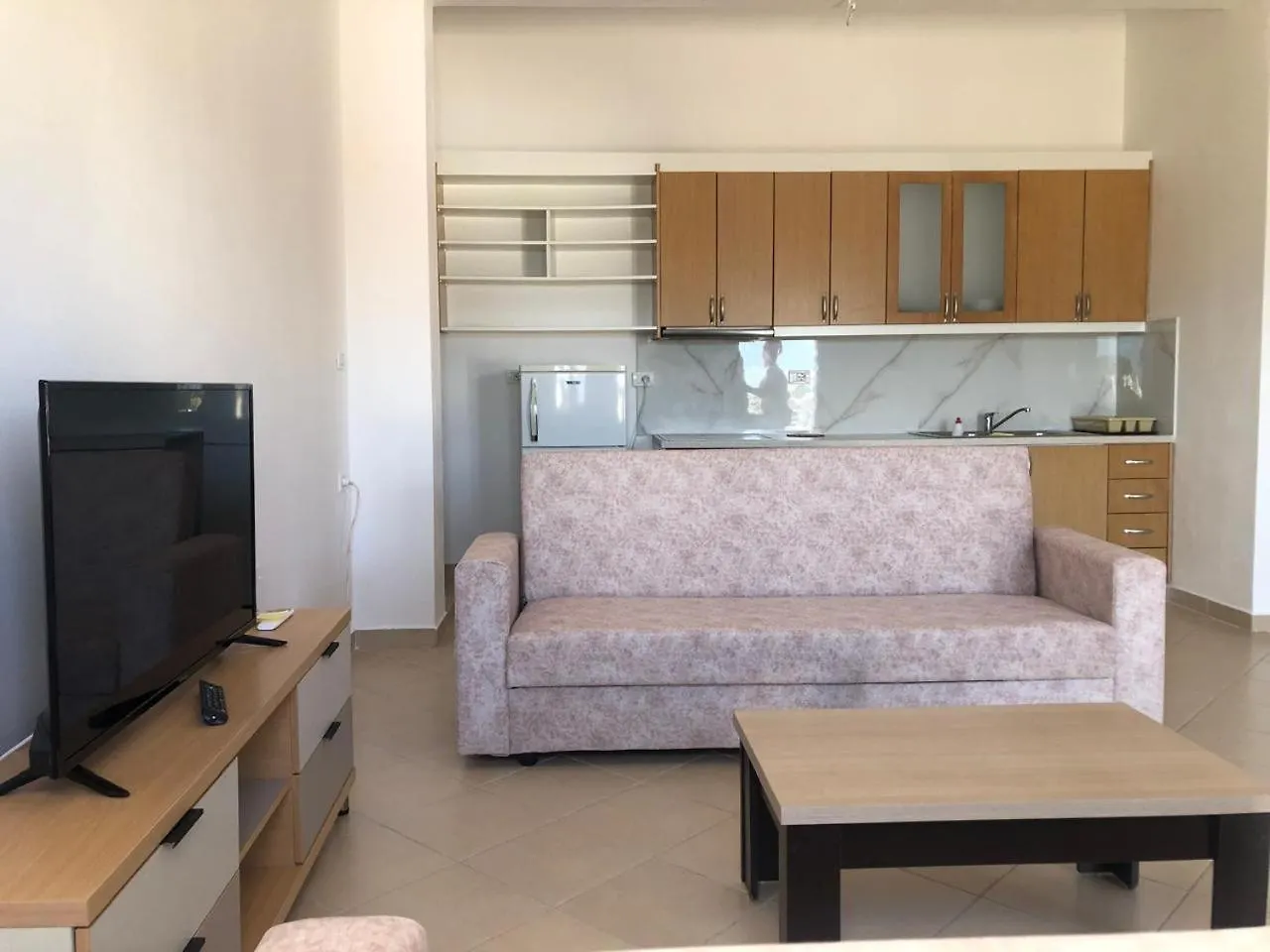 Xhulio'S Apartament Sarande Albania
