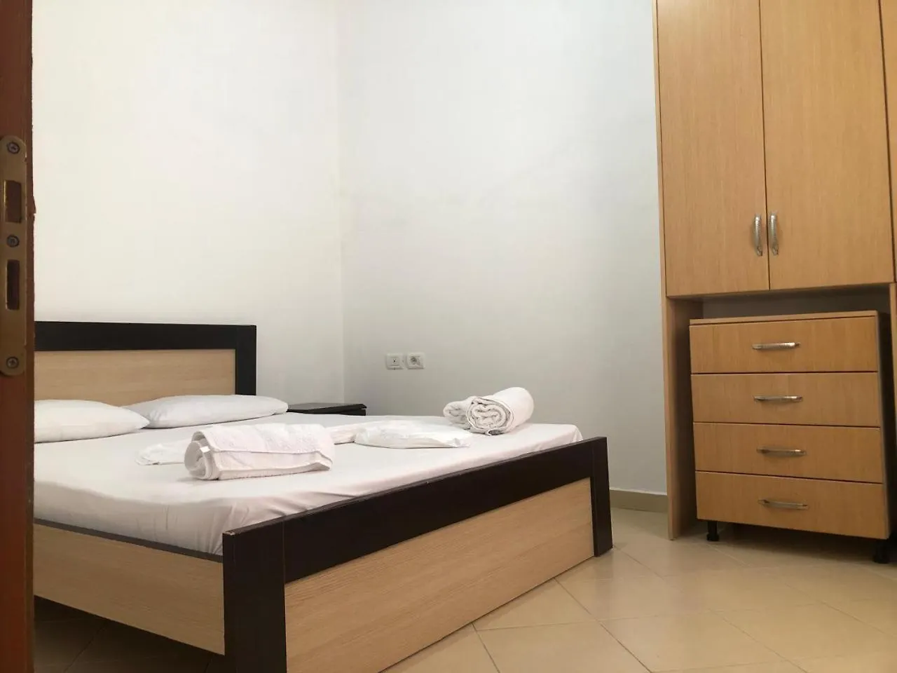 Xhulio'S Apartament Sarande Apartment