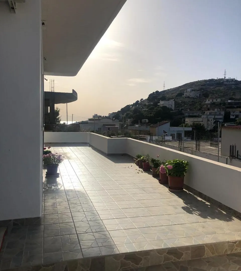 Xhulio'S Apartament Sarande