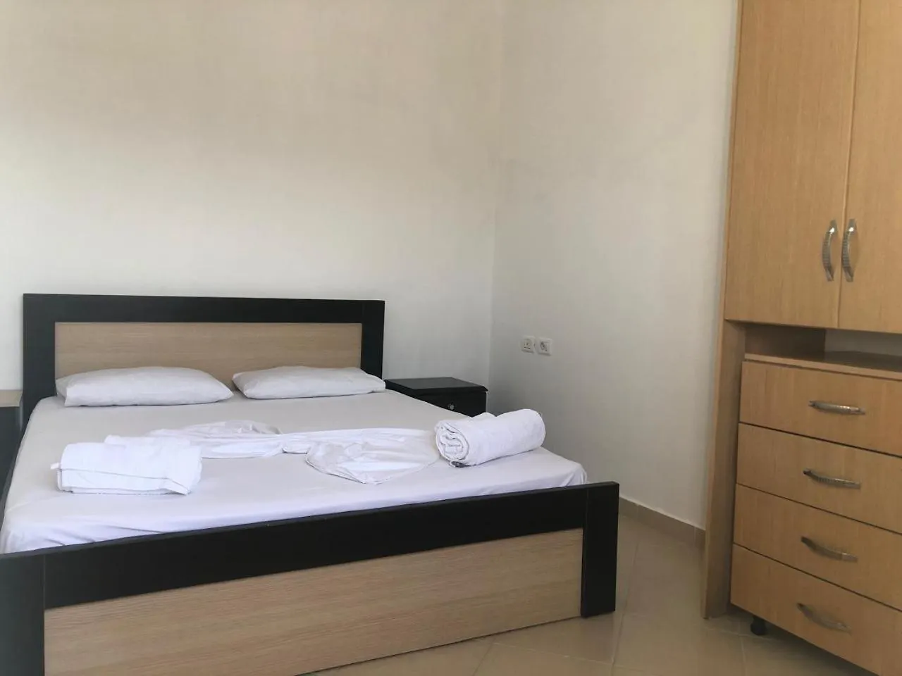 Xhulio'S Apartament Sarande 0*,  Albania